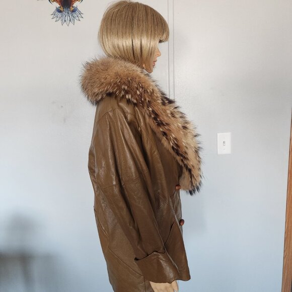 # Large leather/raccoon coat - Picture 4 of 4